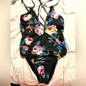 NWT ONE PIECE SWIM